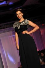 Mugdha Godse at Ditiya Roy Label Launch in Taj Bengal, Kolkata on 20th April 2013 (4).jpg